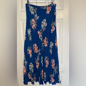 Banana Republic Amazing Blue Floral A-Line Skirt. Size 6. Stunning Look 🤩